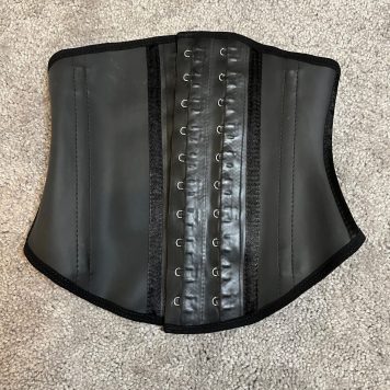 Short back BBL waist trainer